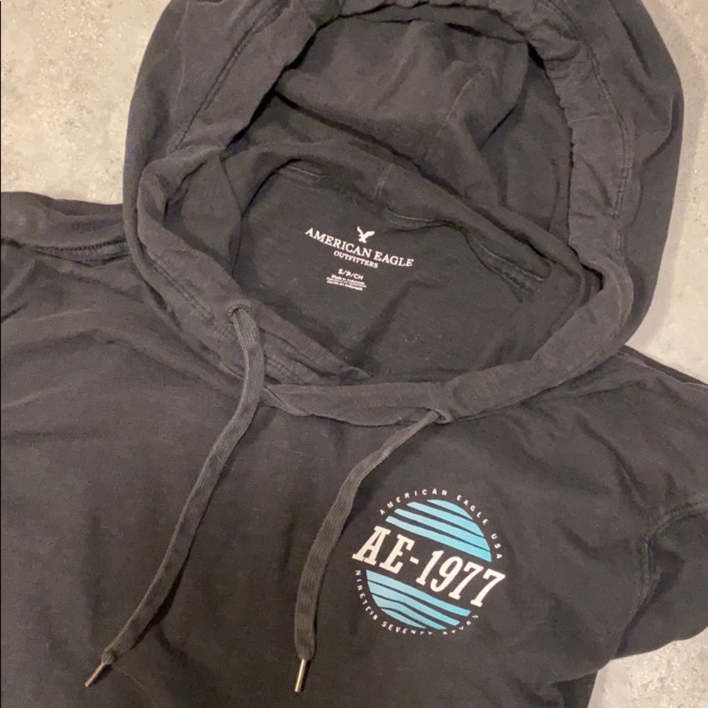 Men’s AE hooded graphic long sleeve tee